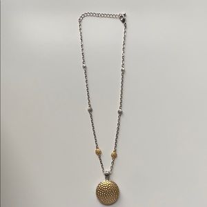 Gold pendant necklace